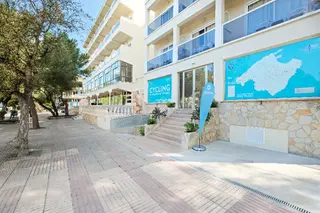 Azuline Hotel Bahamas I & Bahamas II 4