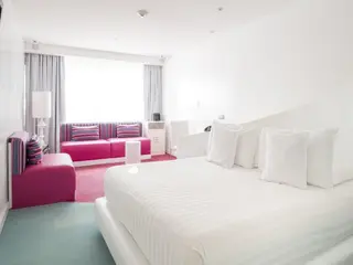 Room Mate Valentina 2
