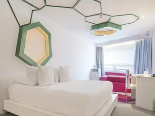 Room Mate Valentina 3