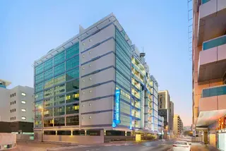Howard Johnson Plaza by Wyndham Dubai Deira 2