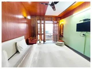 Goroomgo Radha Continental Nainital 5