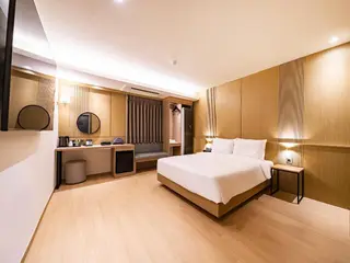 The Van Stay In Gwangalli 5