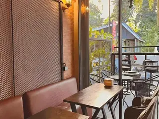 Friends Station Hostel Cafe 3