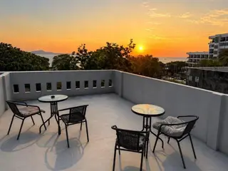 Friends Station Hostel Cafe 5