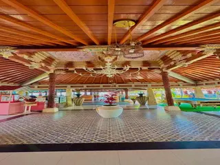 Queen Of The South Resort 2