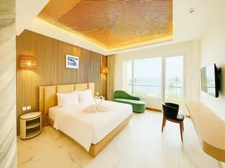 Queen Of The South Resort 5