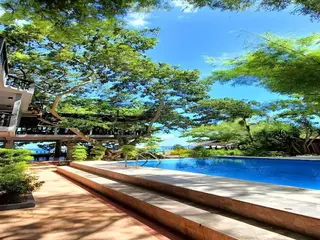 The Henry Resort Taramindu Laiya 2