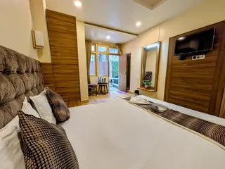 The Revett 4