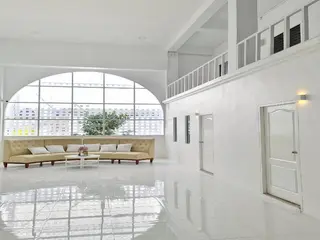 De'white Hotel 3