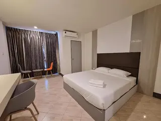 The Sun Hotel Roiet 4