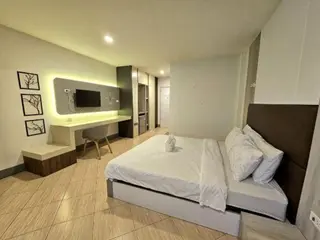The Sun Hotel Roiet 5