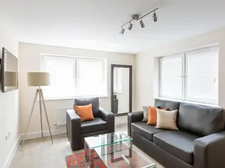Hof Apartments Central Gate - Newbury 3