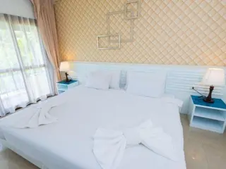 Baan Talay See Cream Resort 4