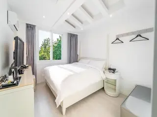 Owl Hotel 5