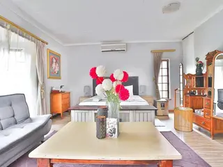 Mereke Manor 4