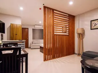 Reddoorz H F Golden Travellers Inn 2