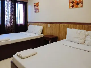 Reddoorz H F Golden Travellers Inn 3