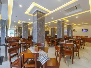 Ocean Beach Hotel Padang 2