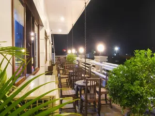 Ocean Beach Hotel Padang 4