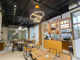 Maxi Hotel And Event Center 3