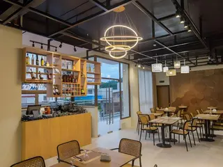 Maxi Hotel And Event Center 4