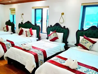 Sky Hotel 4