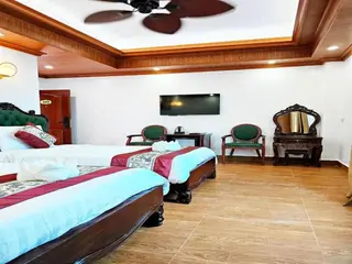 Sky Hotel 5