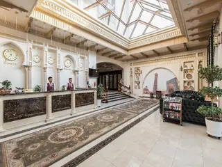 Huayue Mansion Hotel 5