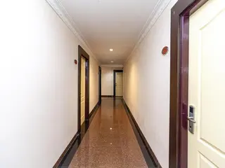 Reddoorz Premium Hotel Ratu Residence 2