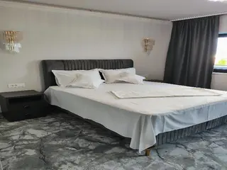 Airport Hotel 5