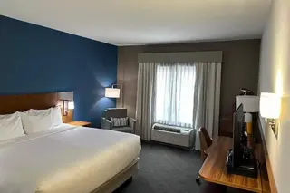 Comfort Inn & Suites Akron South 3