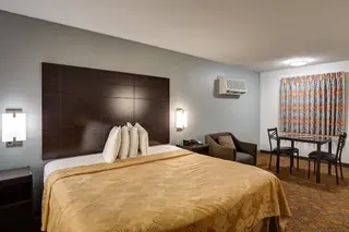 Howard Johnson by Wyndham Branson Theatre District 2