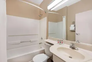 Sonesta Essential Hotel & Suites Blue Springs 2