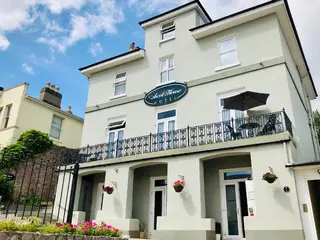 Ascot House Hotel 5