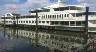 Compass River City Botel 3