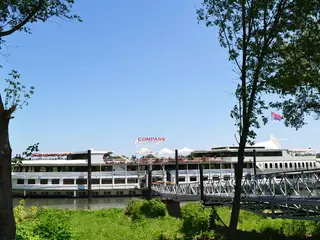 Compass River City Botel 5