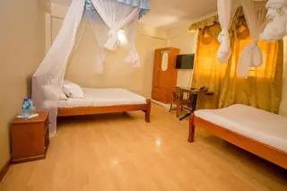 Dan's Hotel 4