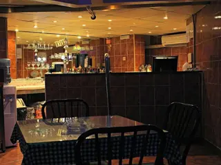 Emirates Plaza Hotel 4