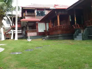 Woodhouse Beach Resort 3