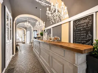 Caroline Old Town Square Hotel 3