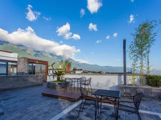 Dali Lridescent Clouds Hotel 4