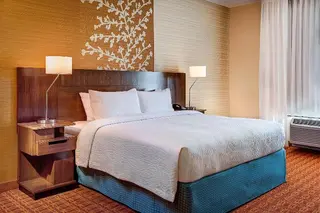 Fairfield Inn & Suites by Marriott San Francisco A 4