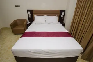Pacific Lake View Hotel 4