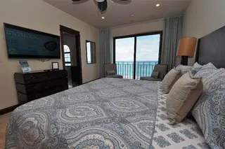 Luxury Oceanfront Penthouse at Crocs 5
