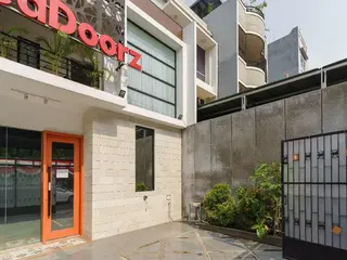 Formerly RedDoorz near Seasons City Mall 3 2