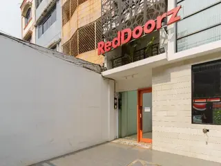 Formerly RedDoorz near Seasons City Mall 3 4