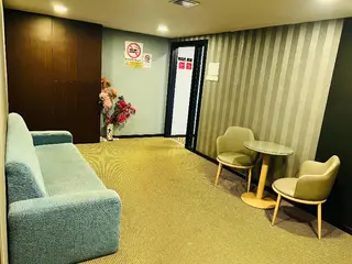 V Motel 4