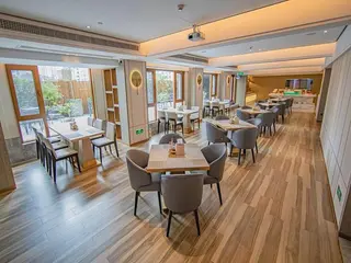 Echarm Plus Hotel Xiangyang Minfa Century New Town 4