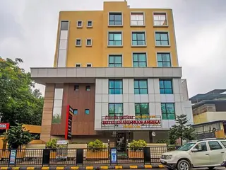 Oyo 13905 Hotel Grand Mookambika 2