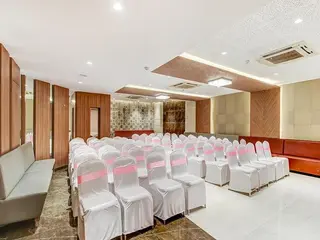 Oyo 13905 Hotel Grand Mookambika 5